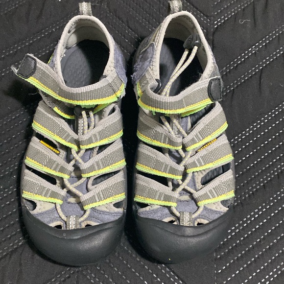 Kids keen water sandal sz 3.These are gently used sandal with a lot of life left - Picture 1 of 9